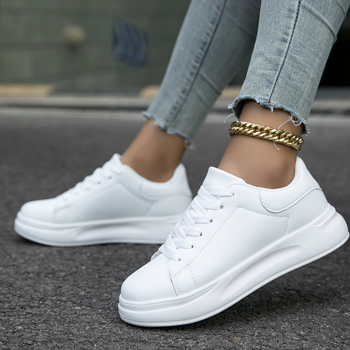 Baskets en cuir blanches - Minimalistes et confortables-Chaussures-PARIS FEMME