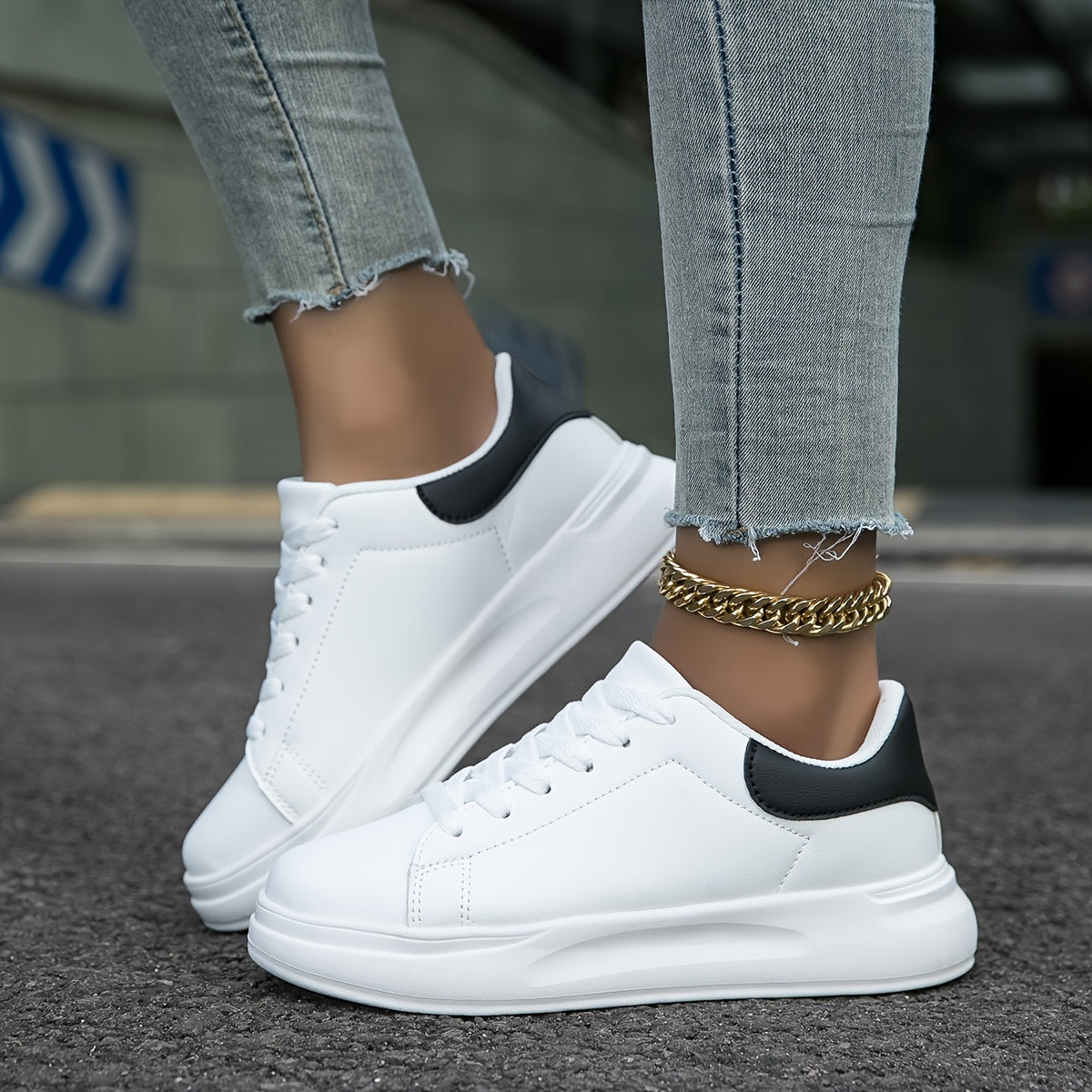 Baskets en cuir blanches - Minimalistes et confortables-Chaussures-PARIS FEMME