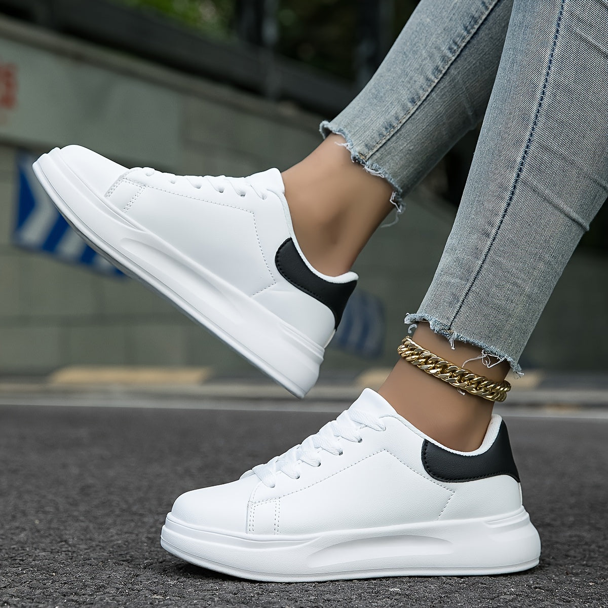 Baskets en cuir blanches - Minimalistes et confortables-Chaussures-PARIS FEMME