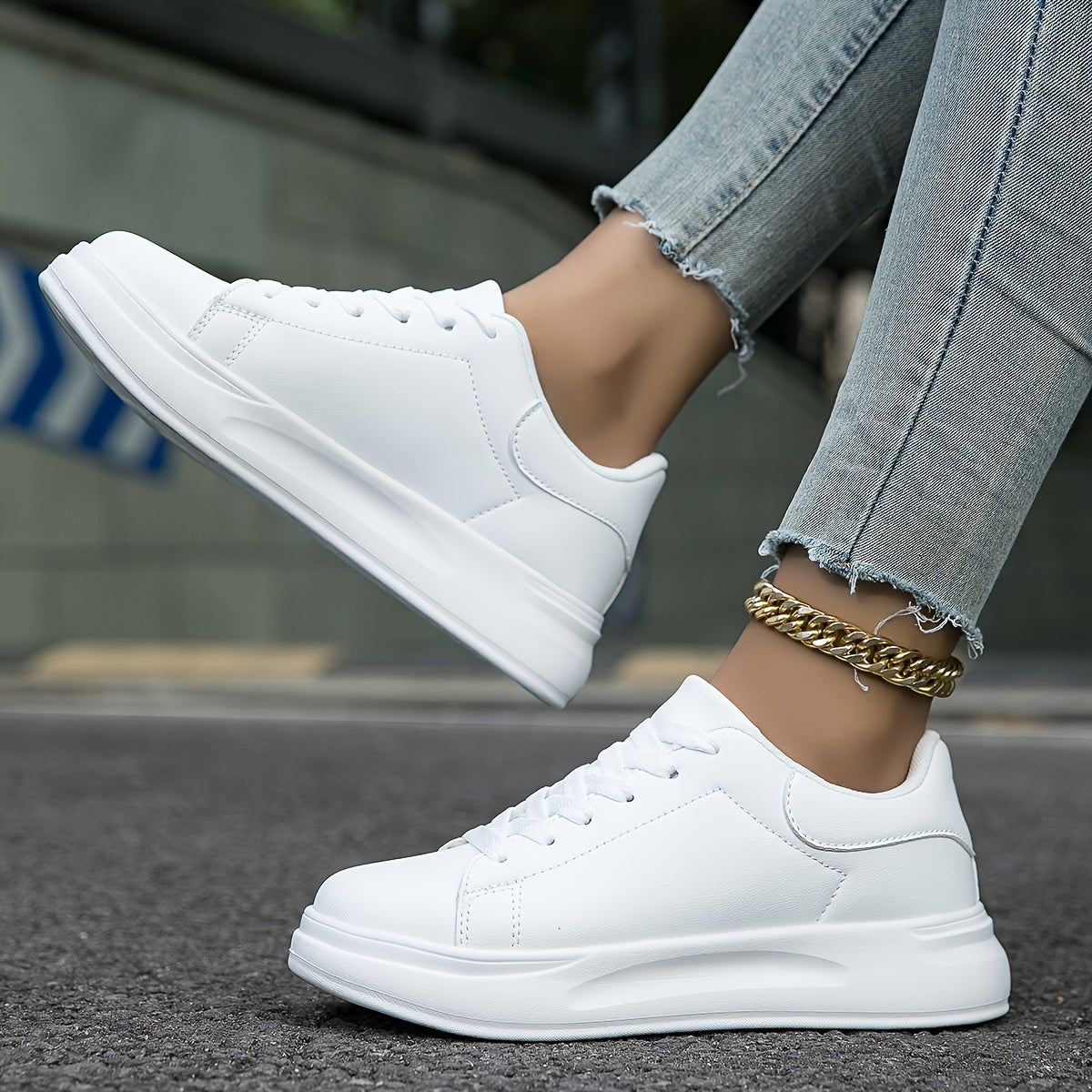 Baskets en cuir blanches - Minimalistes et confortables-Chaussures-PARIS FEMME