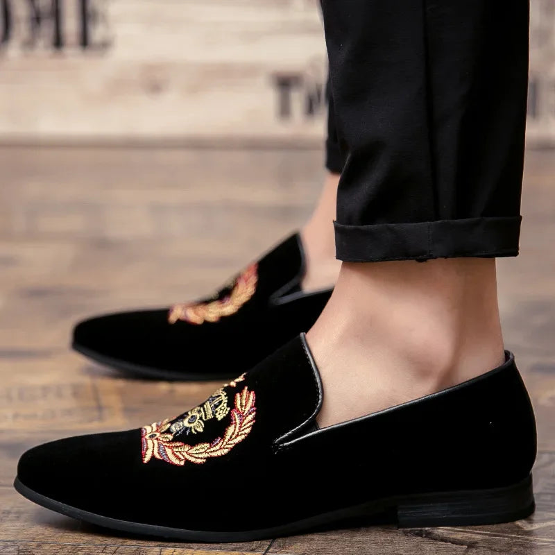 Mocassins brodés avec blason - Élégance et confort-Chaussures-PARIS FEMME