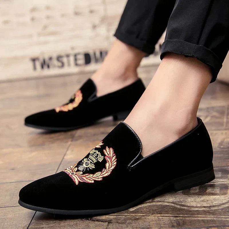 Mocassins brodés avec blason - Élégance et confort-Chaussures-PARIS FEMME