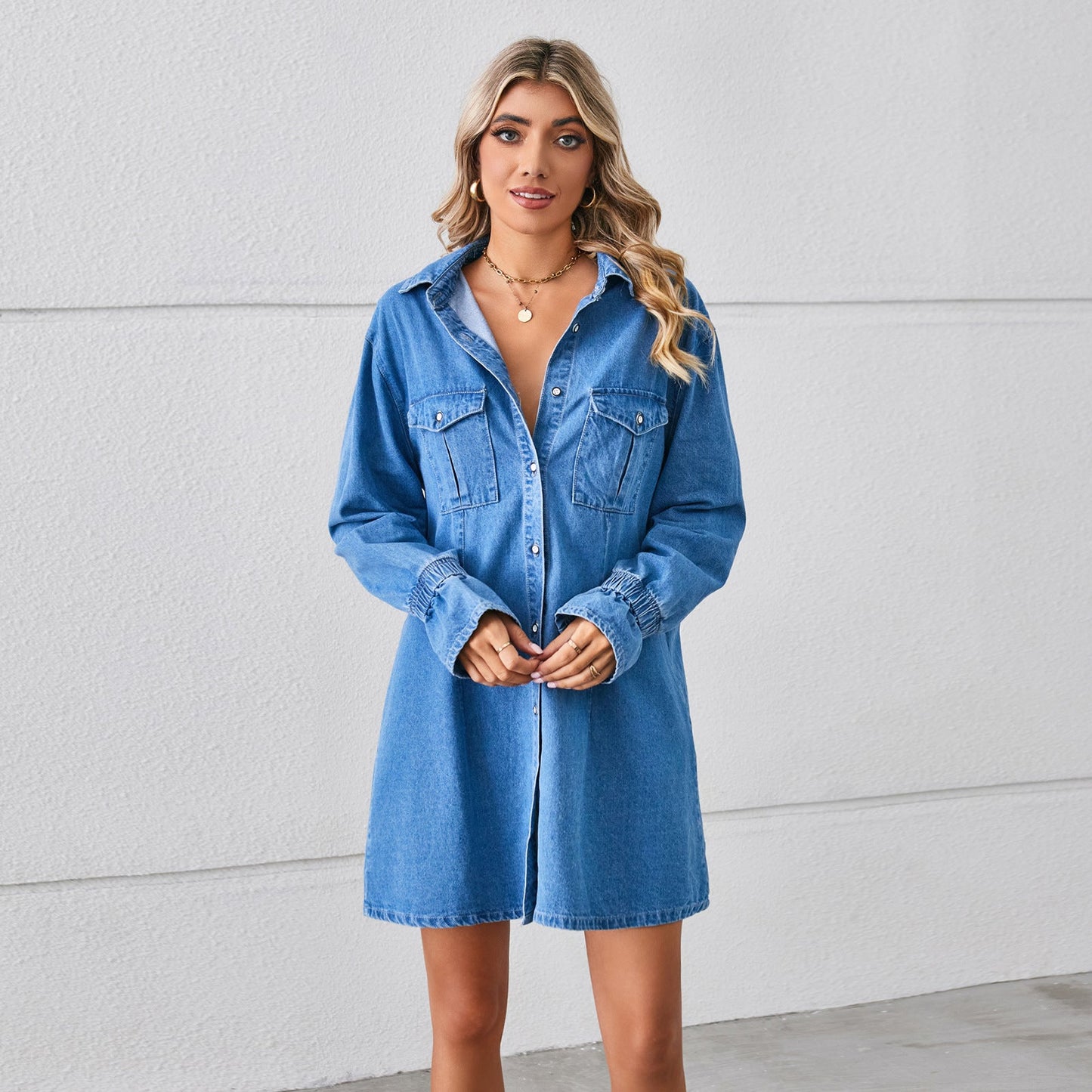 Robe chemise en denim pour dames Chic und Stil-Jeans Outfit-PARIS FEMME