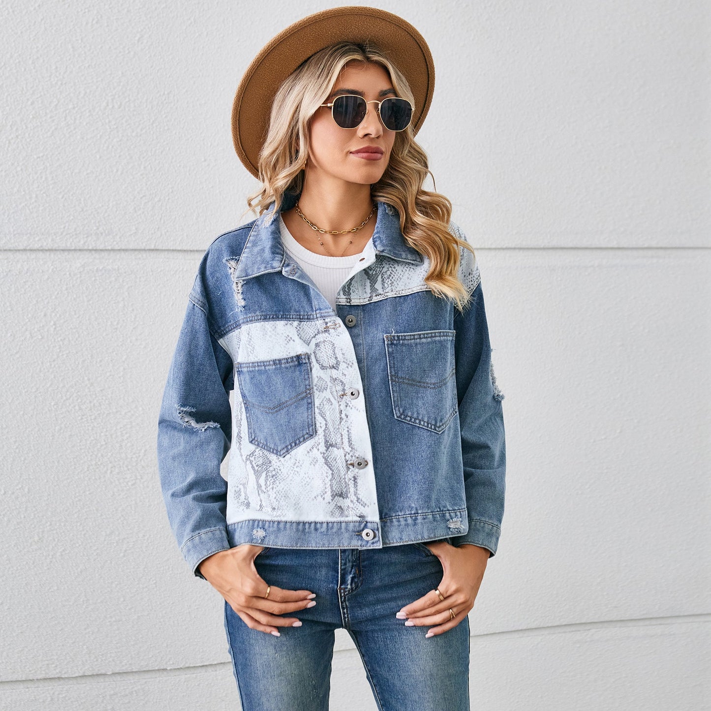 Veste en jean pour femmes avec un mélange moderne d'accents classiques et tendance Chic und Stil-Jeans Outfit-PARIS FEMME