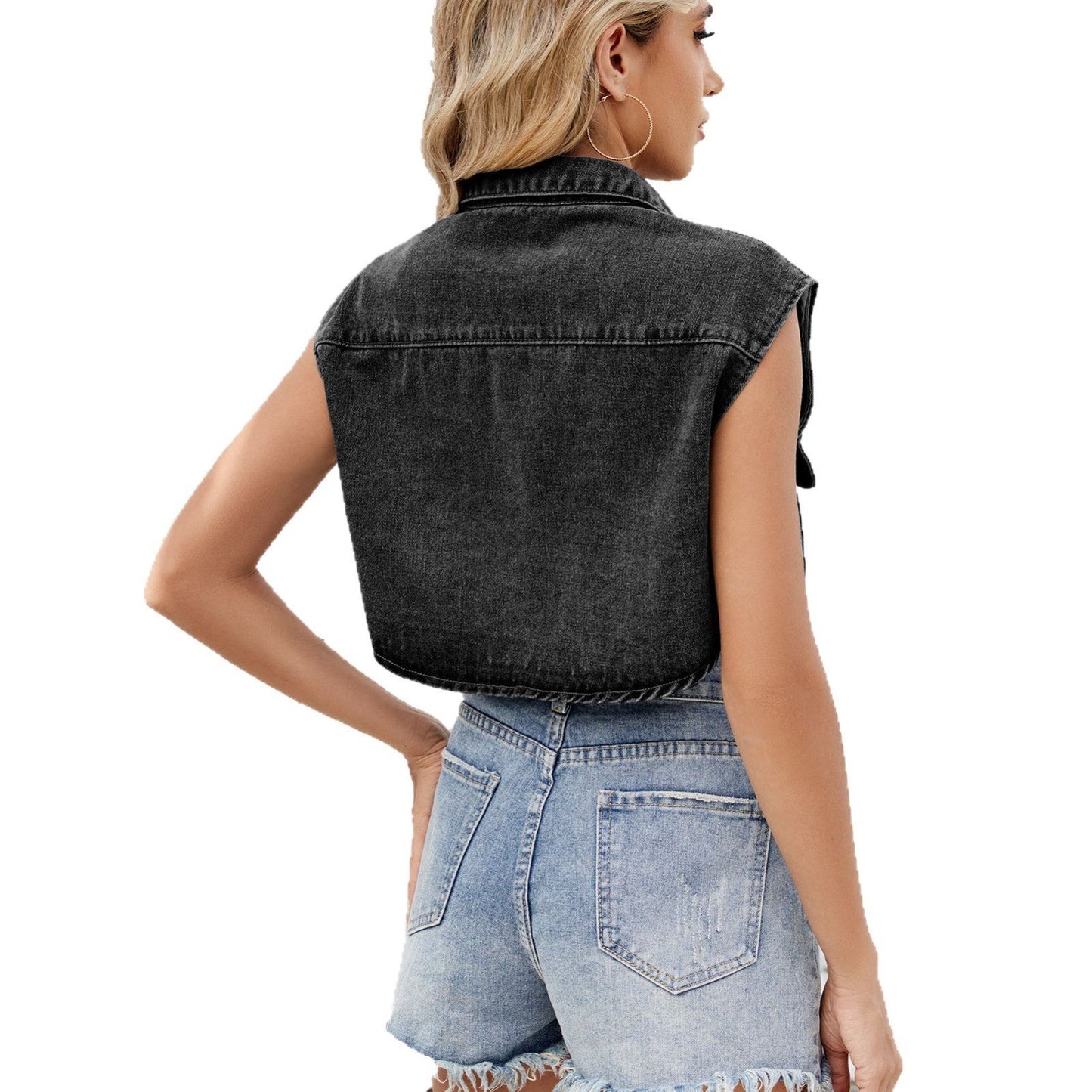 Gilet en jean pour femmes dans un design cropped moderne avec des poches pratiques Chic und Stil-Jeans Outfit-PARIS FEMME