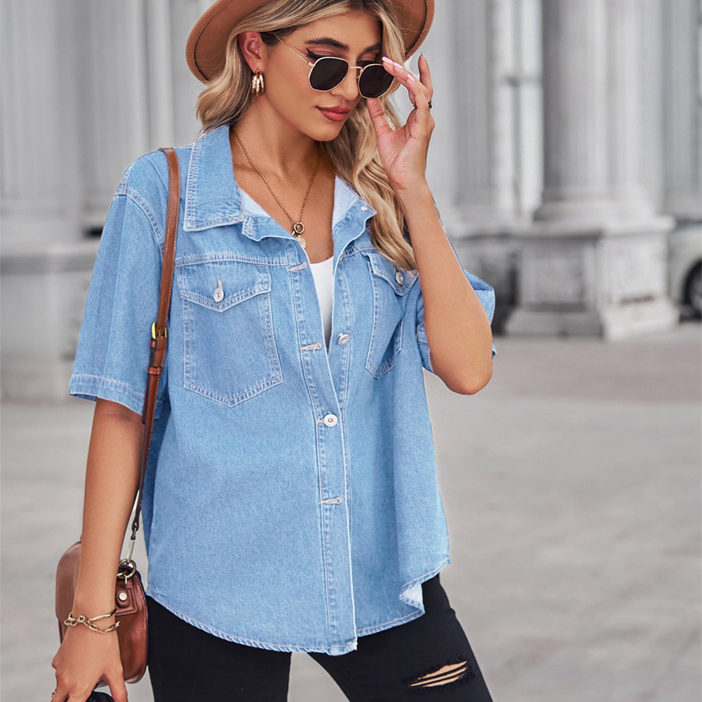 Veste en jean décontractée pour femmes avec poches poitrine pratiques et coupe moderne Chic und Stil-Jeans Outfit-PARIS FEMME