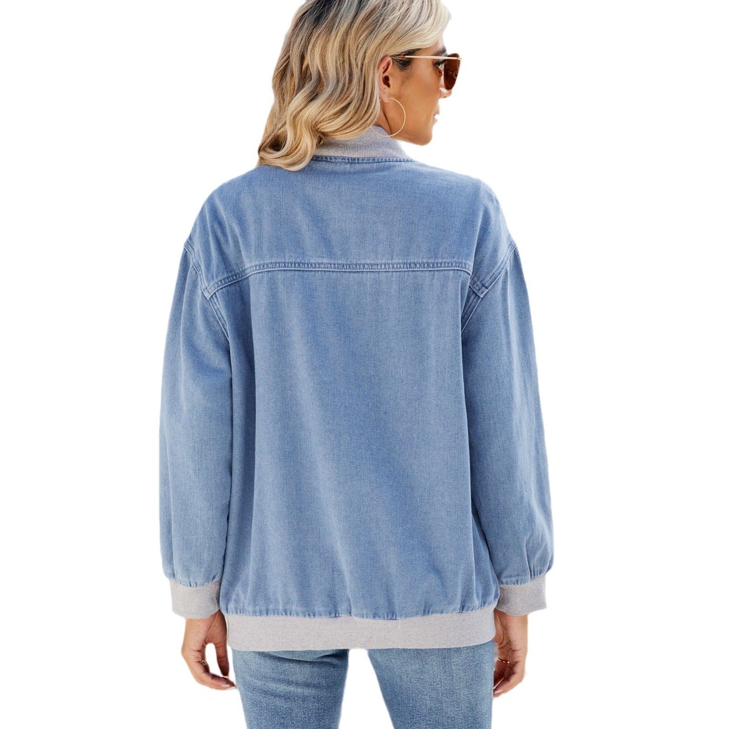 Veste bomber en denim pour femmes avec poches pratiques et finition de haute qualité Chic und Stil-Jeans Outfit-PARIS FEMME