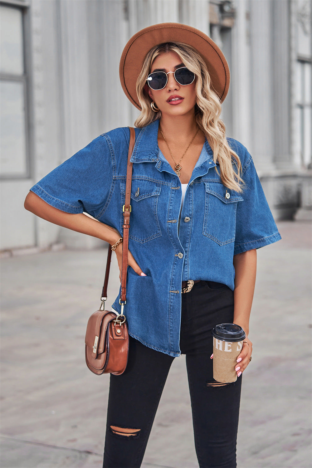 Veste en jean décontractée pour femmes avec poches poitrine pratiques et coupe moderne Chic und Stil-Jeans Outfit-PARIS FEMME