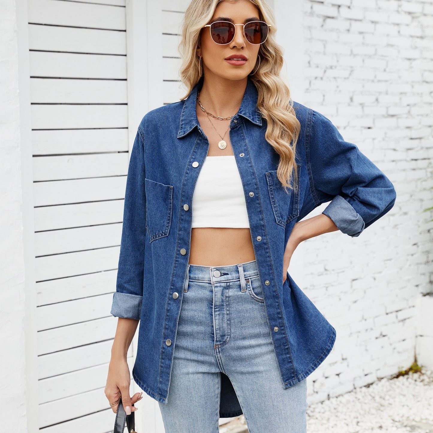 Veste en denim oversized pour femmes avec poches poitrine et coupe décontractée Chic und Stil-Jeans Outfit-PARIS FEMME