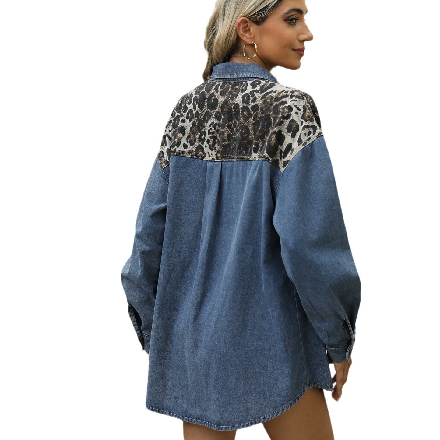 Chemise en jean surdimensionnée pour femmes avec motif léopard Chic und Stil-Jeans Outfit-PARIS FEMME