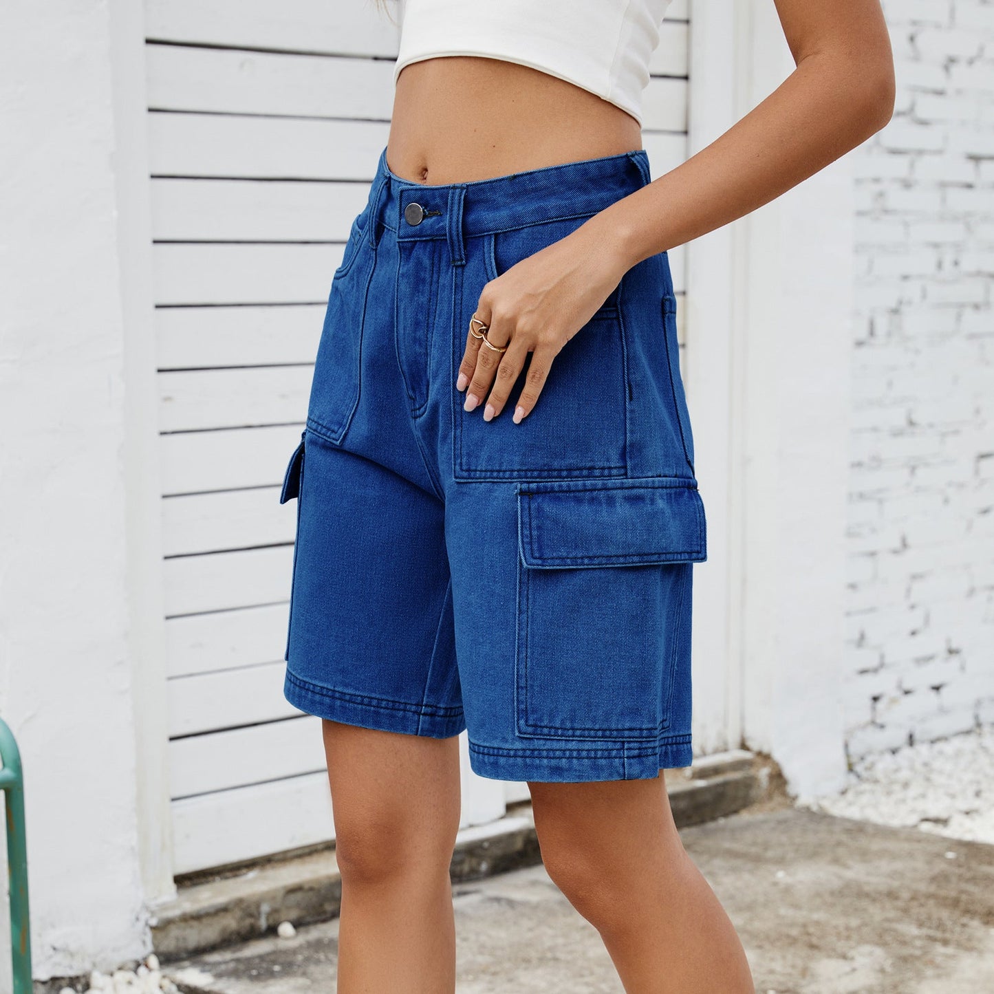 Shorts cargo femme avec poches latérales et taille haute Chic und Stil-Short en jean-PARIS FEMME