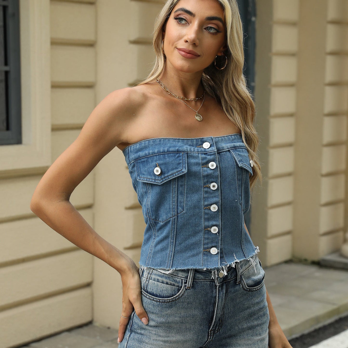 Femme Top en denim avec décolleté en V à boutons et caractéristiques de port décontractées Chic und Stil-Jeans Outfit-PARIS FEMME