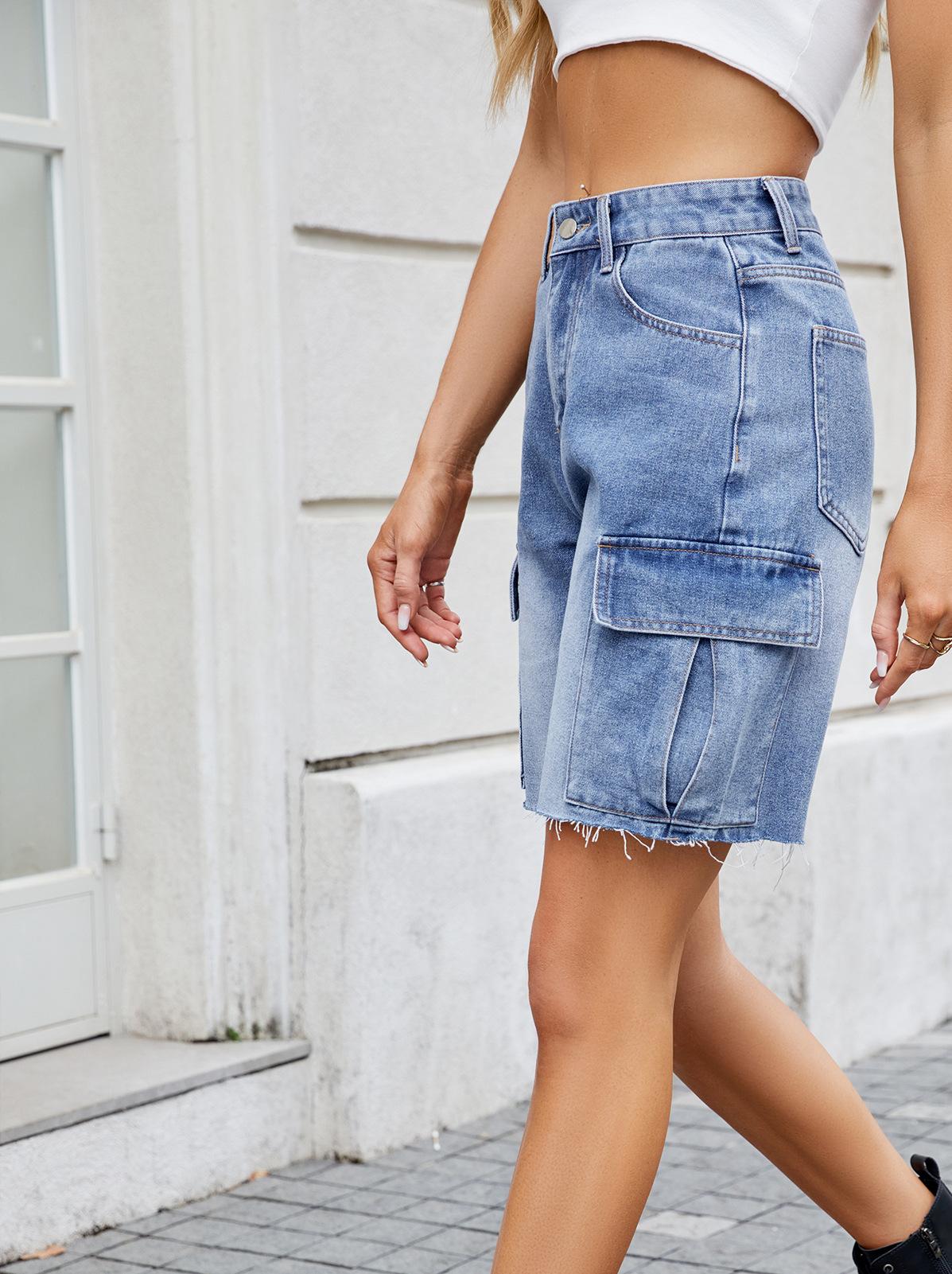 Shorts cargo pour femmes à la coupe moderne avec ourlet effiloché et poches pratiques Chic und Stil-Short en jean-PARIS FEMME