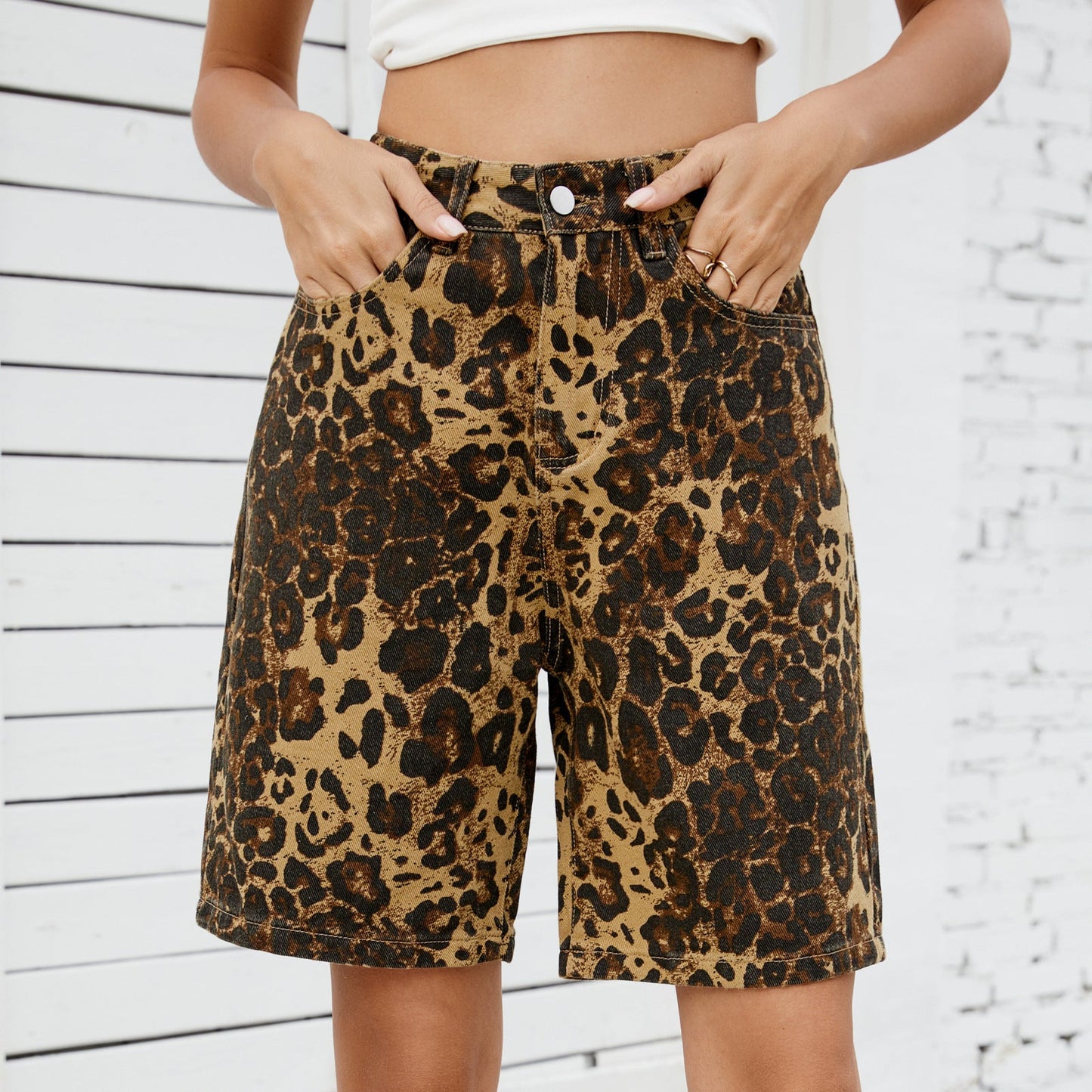 Shorts cargo pour dames au style tendance imprimé animal, taille haute et poches pratiques Chic und Stil-Short en jean-PARIS FEMME