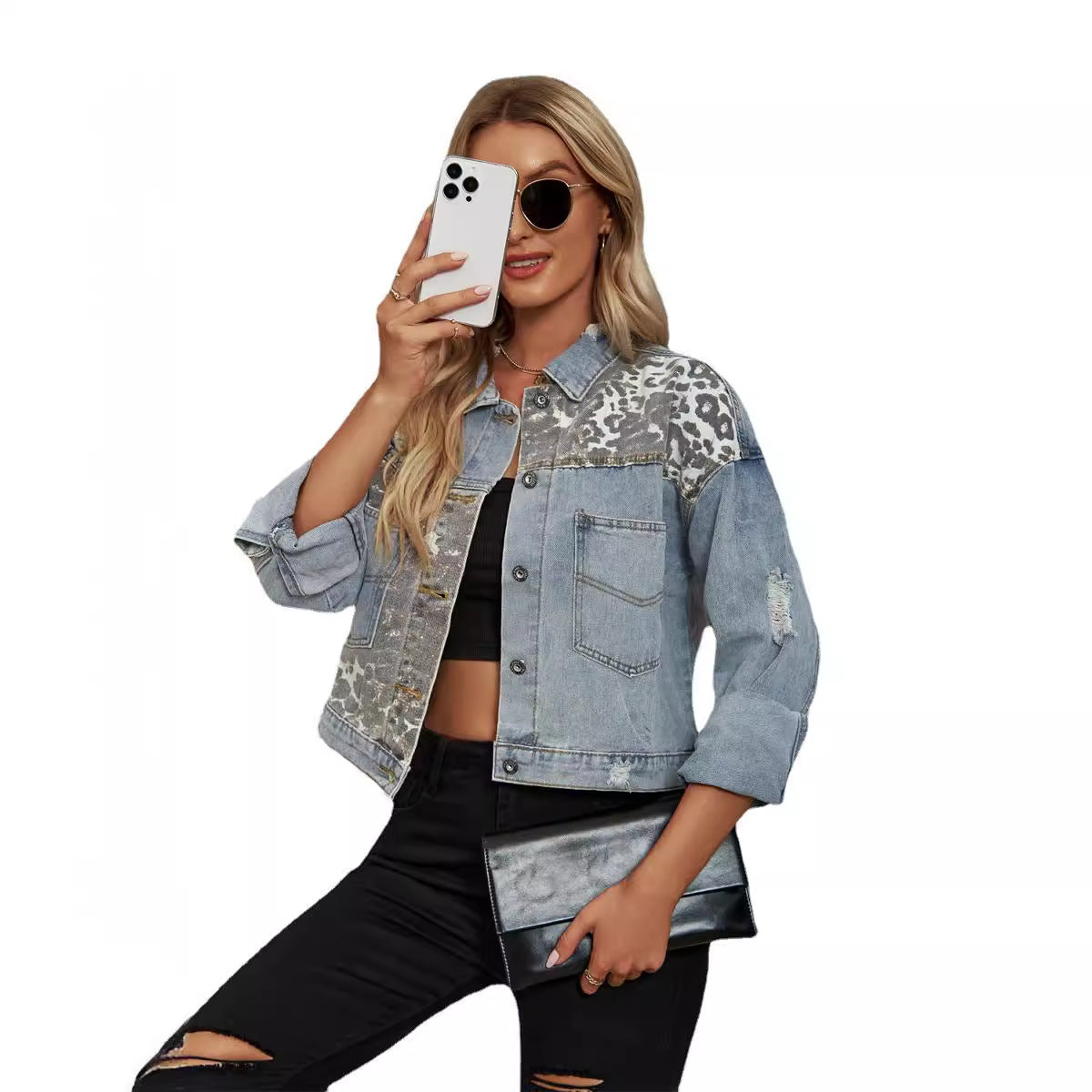 Veste en jean pour femmes avec des applications en impression animale contrastantes et une coupe décontractée Chic und Stil-Jeans Outfit-PARIS FEMME