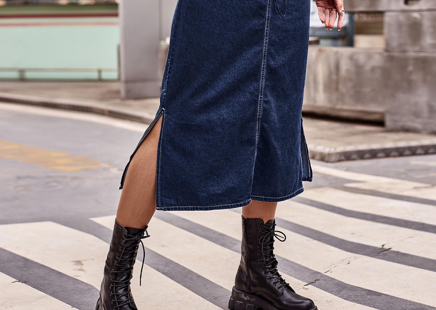 Jupe maxi en denim pour dames avec fente latérale et poches pratiques Chic und Stil-Short en jean-PARIS FEMME