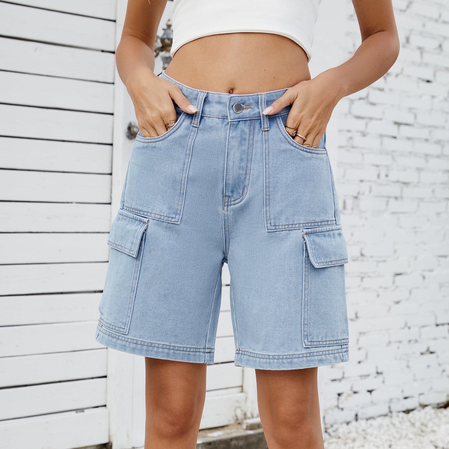 Shorts cargo femme avec poches latérales et taille haute Chic und Stil-Short en jean-PARIS FEMME