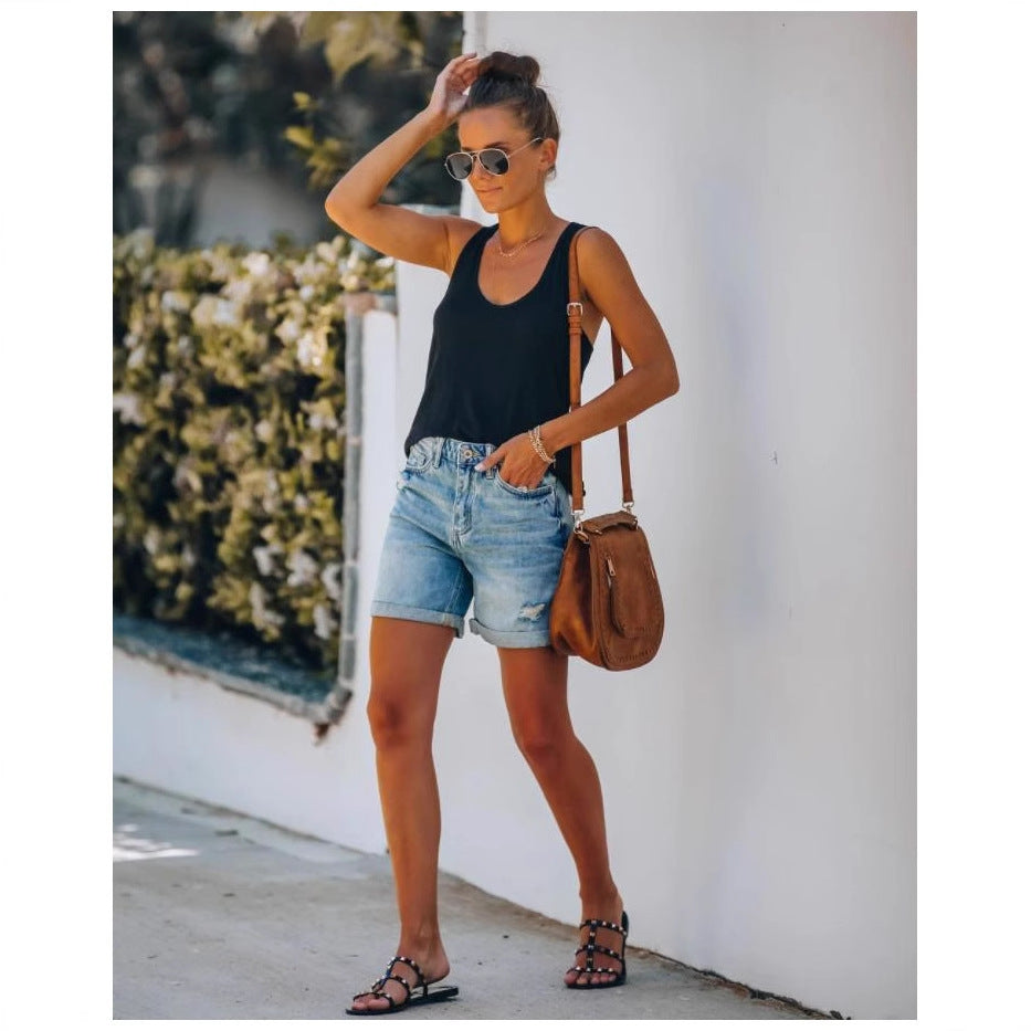 Shorts en denim décontractés pour femmes avec ourlet retroussé et détails déchirés Chic und Stil-Jeans Outfit-PARIS FEMME