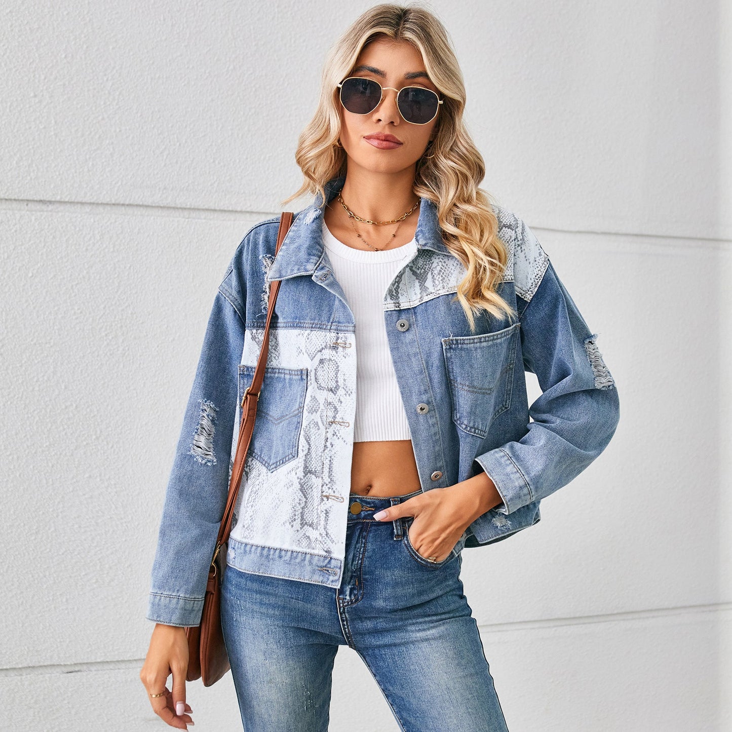 Veste en jean pour femmes avec un mélange moderne d'accents classiques et tendance Chic und Stil-Jeans Outfit-PARIS FEMME
