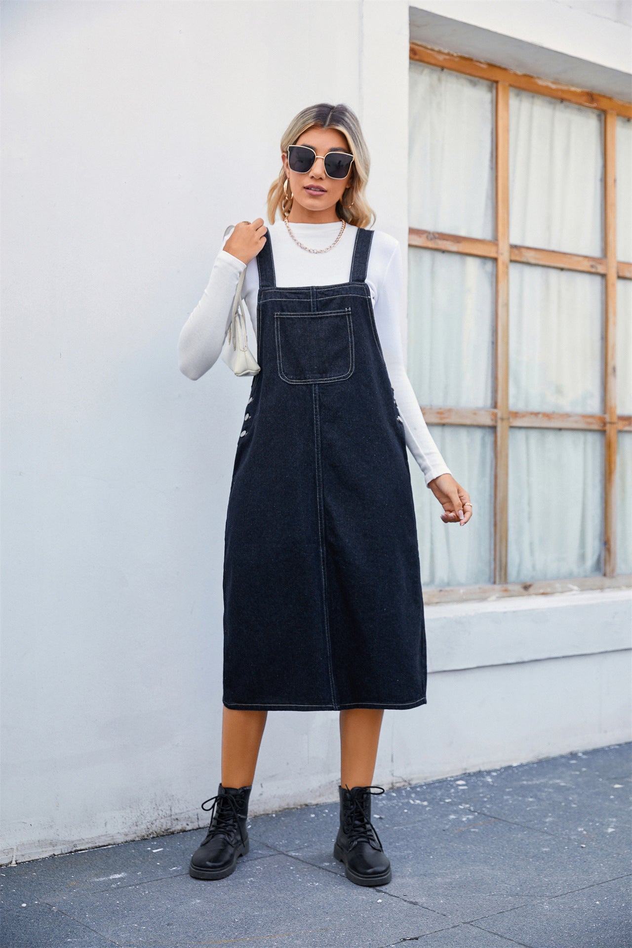 Robe en jean à bretelles pour femmes avec poches latérales pratiques et coupe moderne Chic und Stil-Jeans Outfit-PARIS FEMME