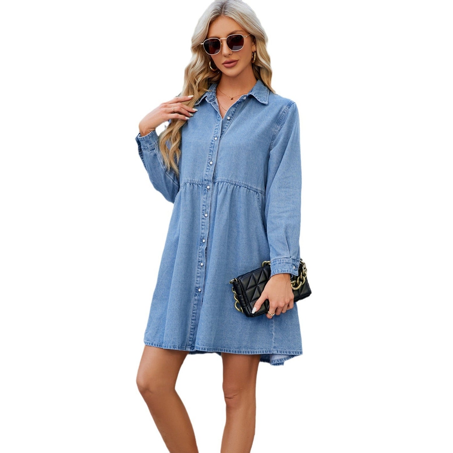 Robe chemise en denim pour femmes avec poches latérales pratiques et coupe cintrée Chic und Stil-Jeans Outfit-PARIS FEMME