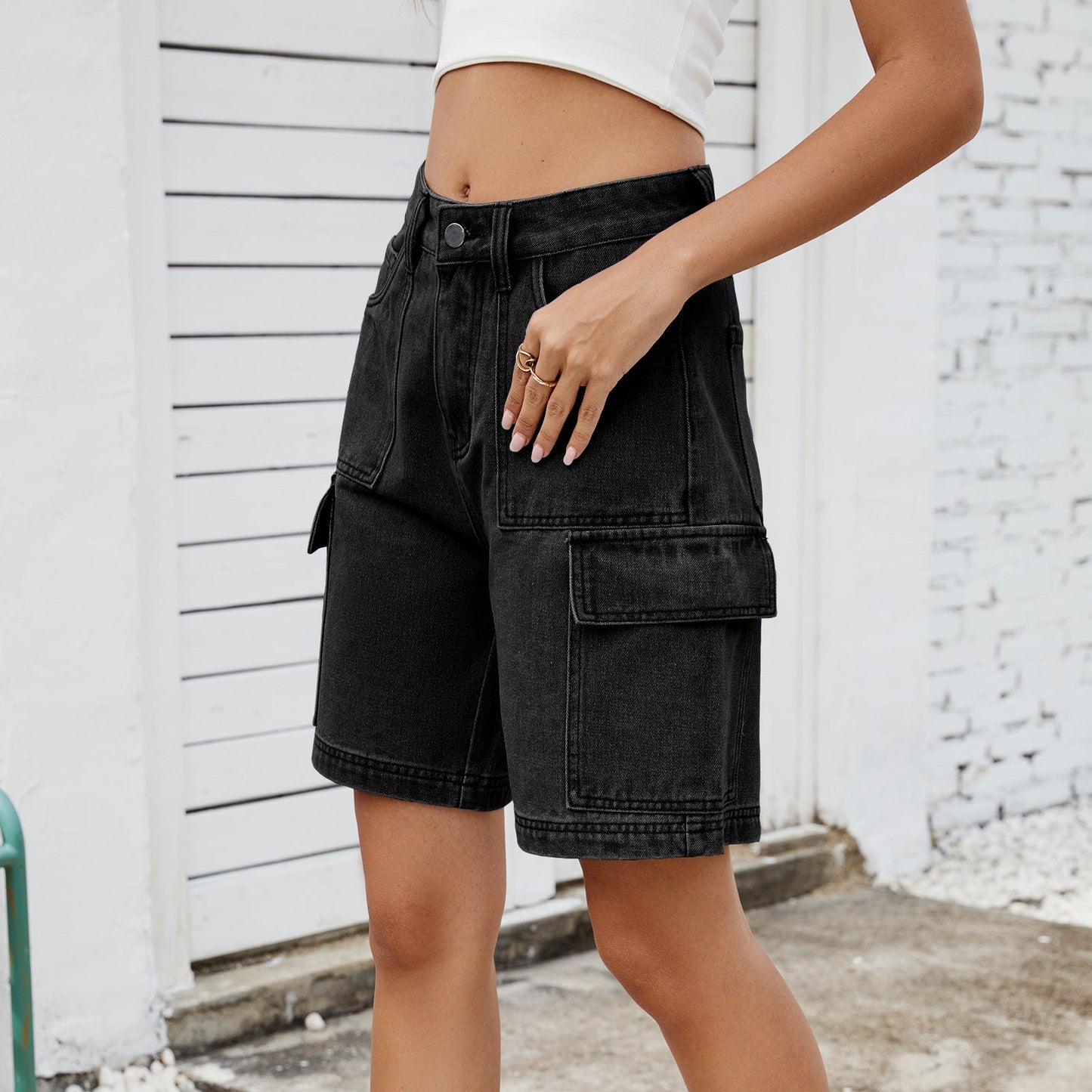 Shorts cargo femme avec poches latérales et taille haute Chic und Stil-Short en jean-PARIS FEMME