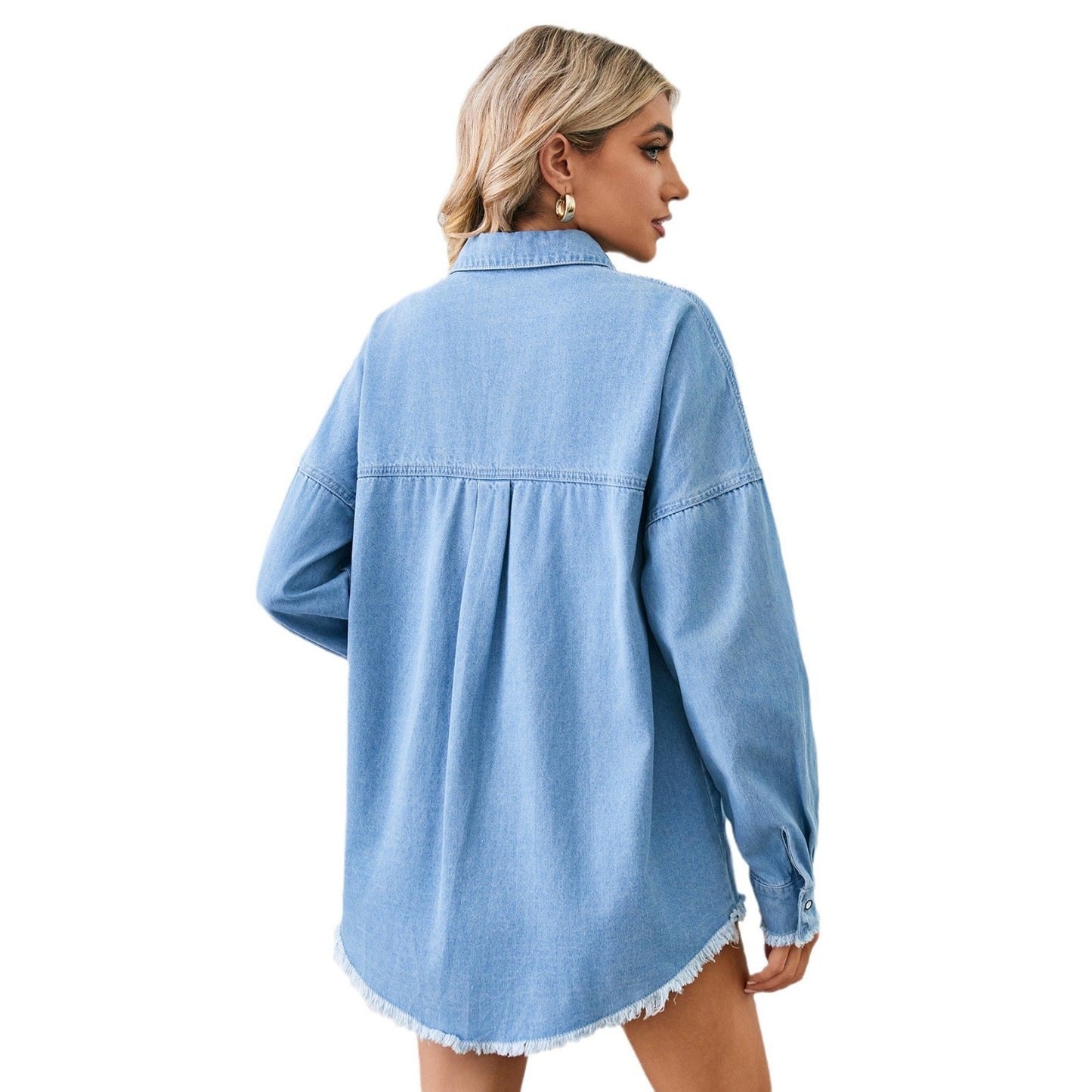 Chemise en jean oversize pour femmes avec poches poitrine et détails déchirés Chic und Stil-Jeans Outfit-PARIS FEMME