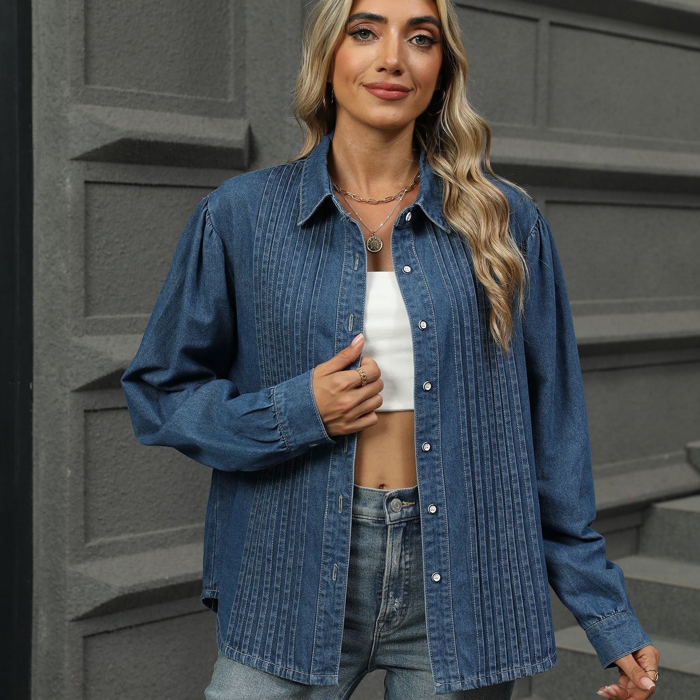 Chemisier en denim pour femmes avec détails plissés et coupe élégante Chic und Stil-Jeans Outfit-PARIS FEMME