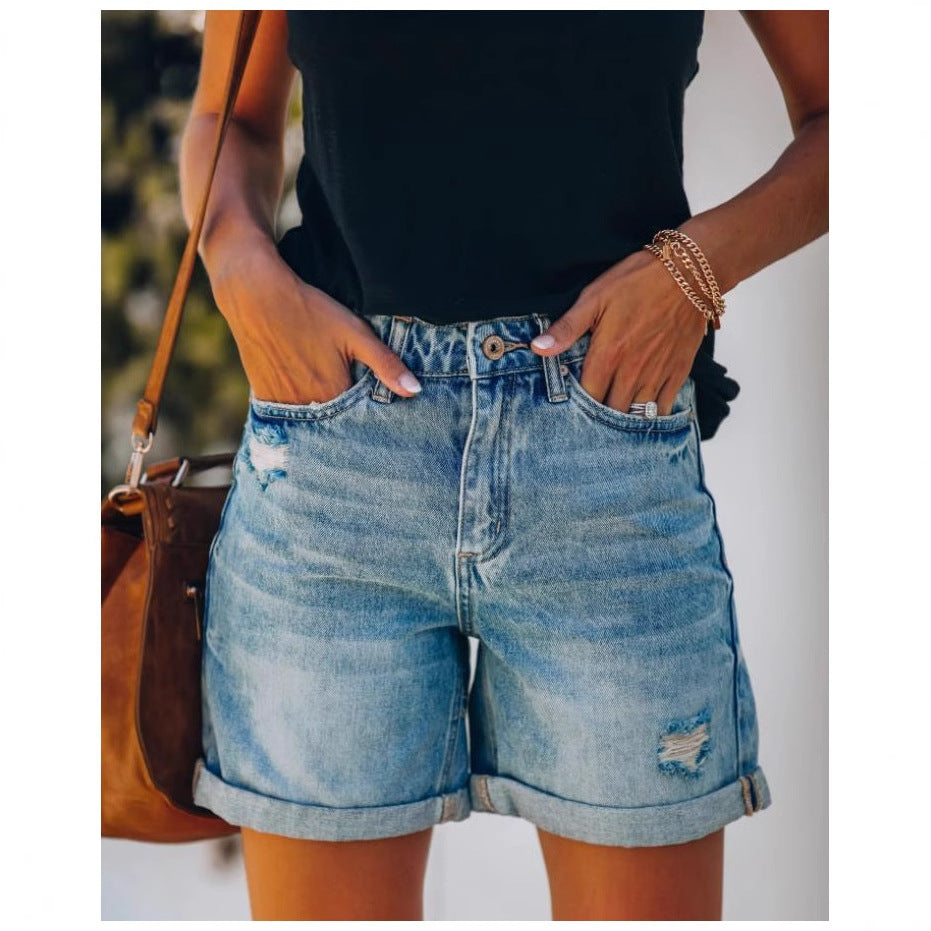 Shorts en denim décontractés pour femmes avec ourlet retroussé et détails déchirés Chic und Stil-Jeans Outfit-PARIS FEMME
