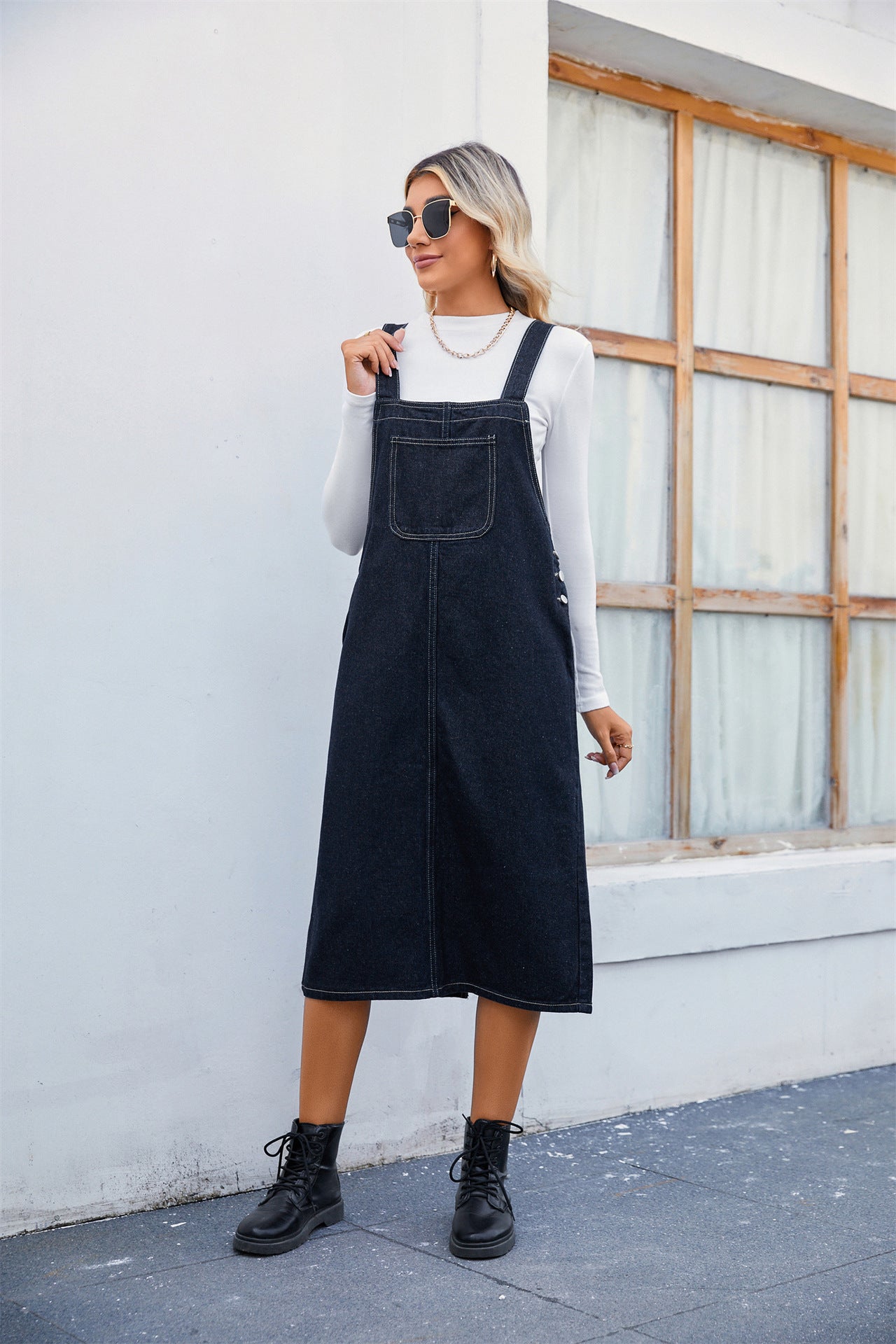 Robe en jean à bretelles pour femmes avec poches latérales pratiques et coupe moderne Chic und Stil-Jeans Outfit-PARIS FEMME