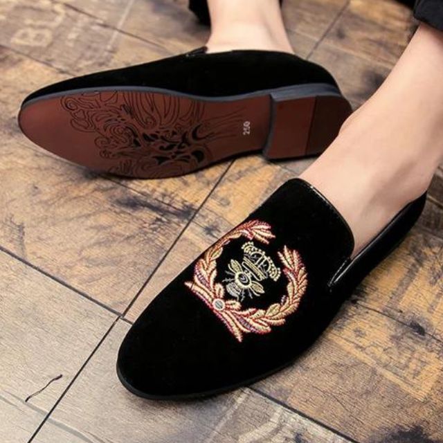 Mocassins brodés avec blason - Élégance et confort-Chaussures-PARIS FEMME