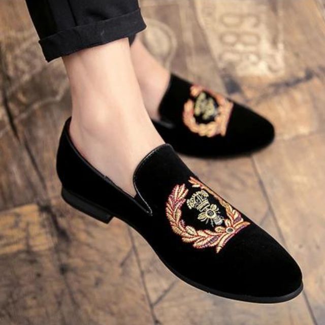 Mocassins brodés avec blason - Élégance et confort-Chaussures-PARIS FEMME