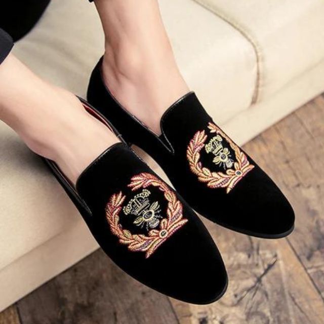 Mocassins brodés avec blason - Élégance et confort-Chaussures-PARIS FEMME