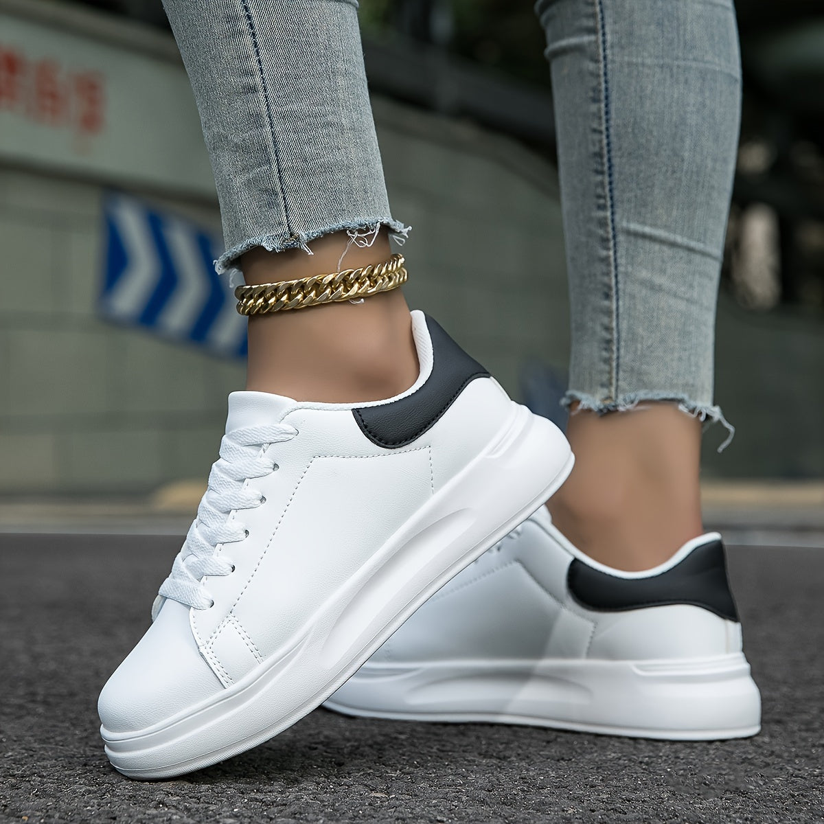 Baskets en cuir blanches - Minimalistes et confortables-Chaussures-PARIS FEMME
