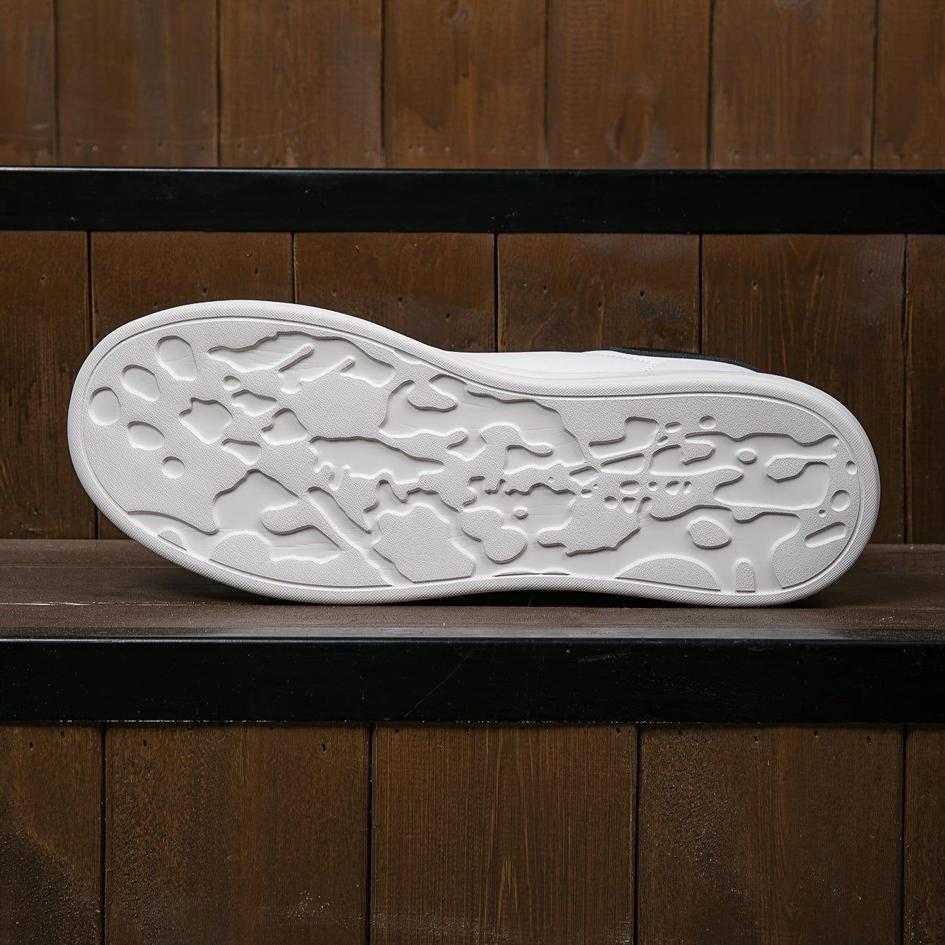 Baskets en cuir blanches - Minimalistes et confortables-Chaussures-PARIS FEMME
