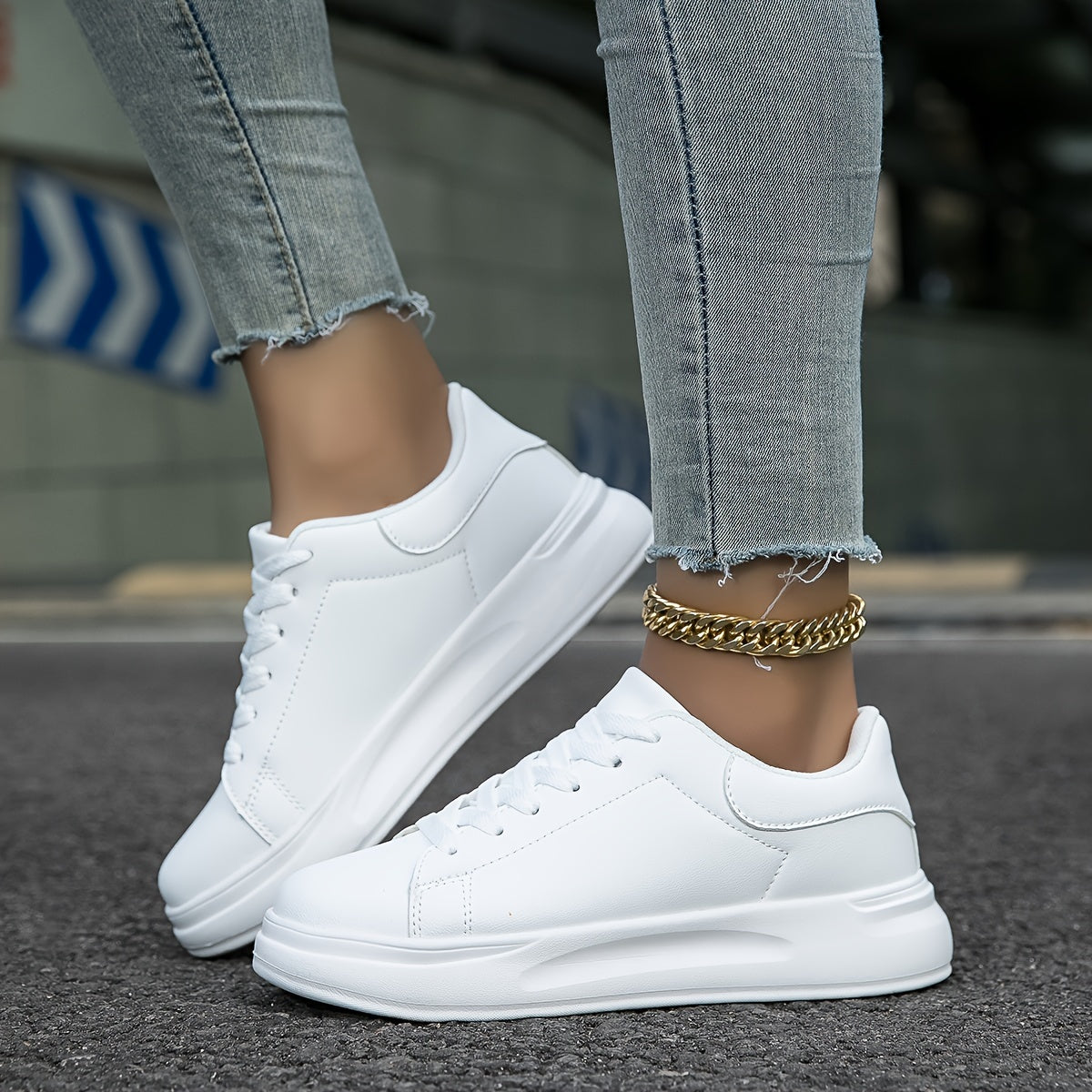 Baskets en cuir blanches - Minimalistes et confortables-Chaussures-PARIS FEMME