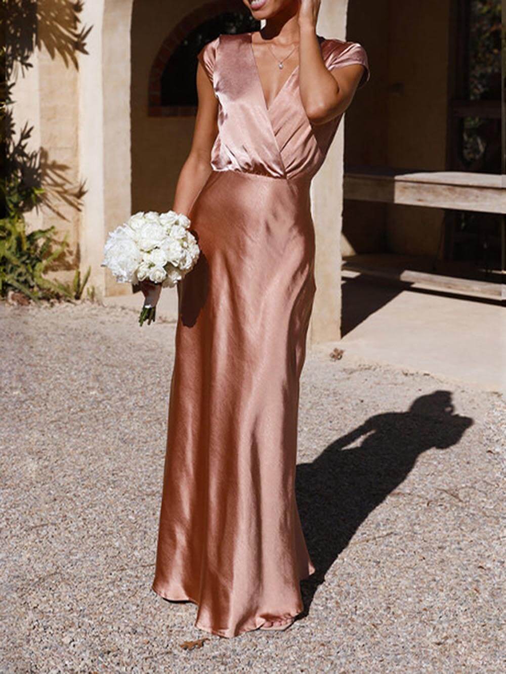 Robe de soirée satinée style sirène - décolleté en V - longue