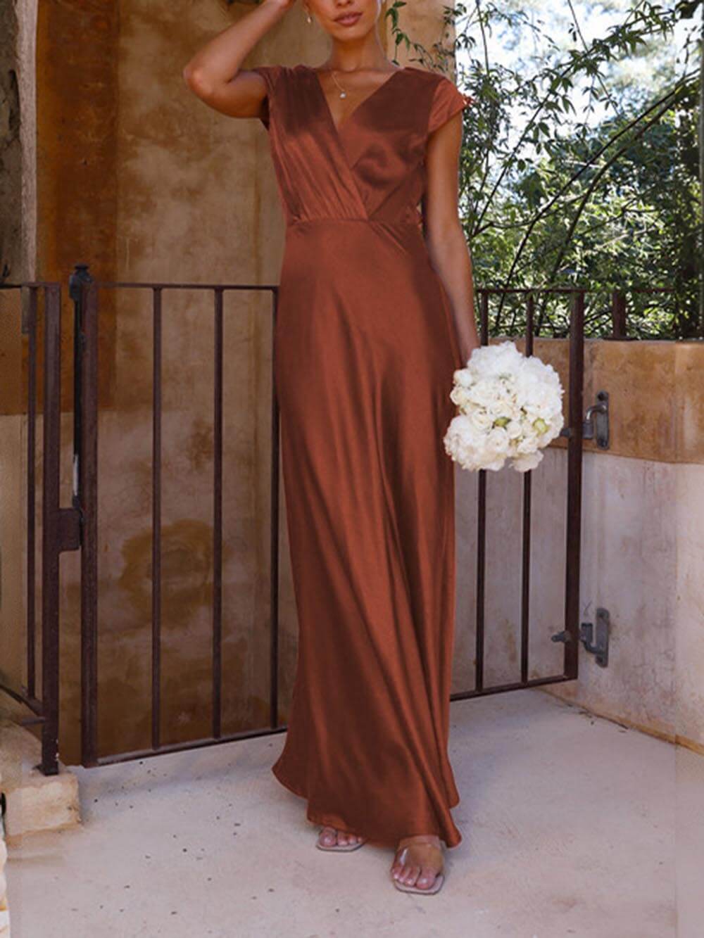 Robe de soirée satinée style sirène - décolleté en V - longue