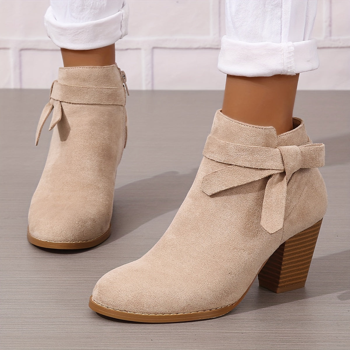 Bottines femme talon bloc bout pointu avec nœud décoratif et zip latéral
