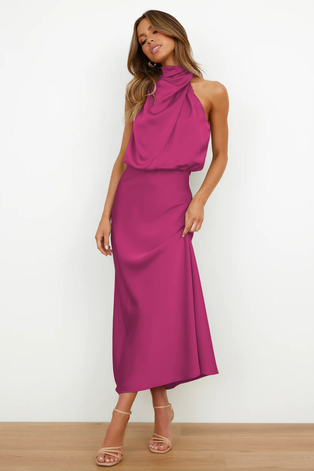 Robe de soirée satin encolure halter fluide – Amélie