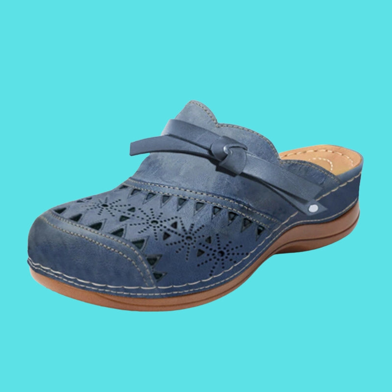 Mules plates femme à nœud décoratif et perforations avec semelle coussinée slip-on