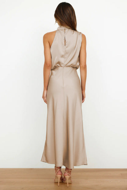 Robe de soirée satin encolure halter fluide – Amélie