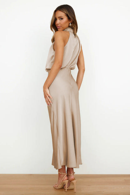 Robe de soirée satin encolure halter fluide – Amélie