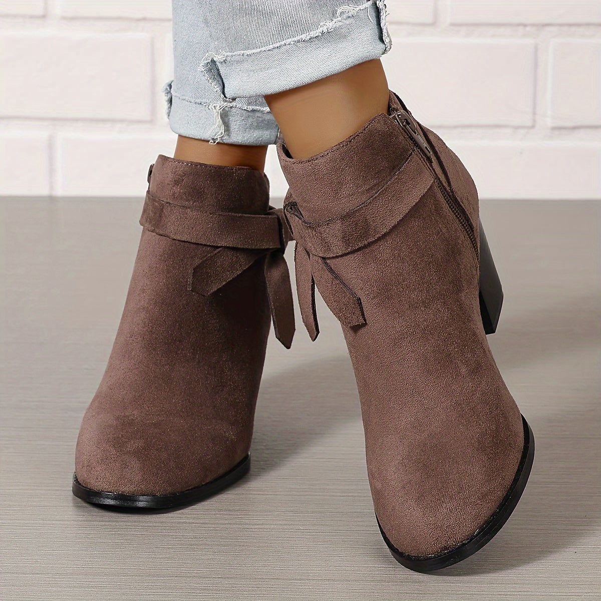 Bottines femme talon bloc bout pointu avec nœud décoratif et zip latéral