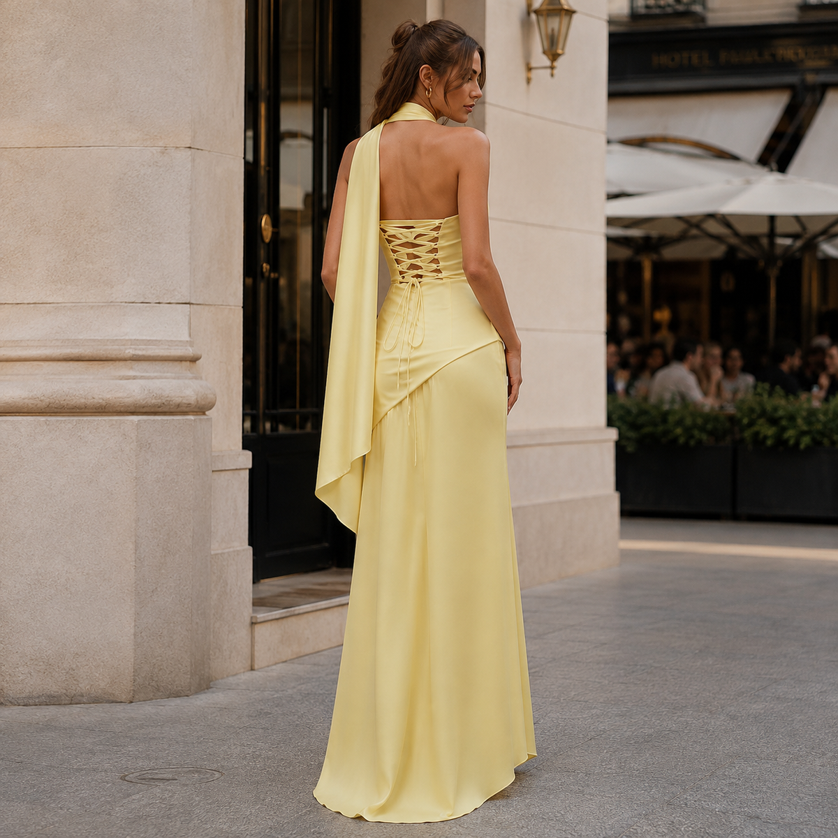 Robe de soirée maxi sans bretelles taille asymétrique fente haute