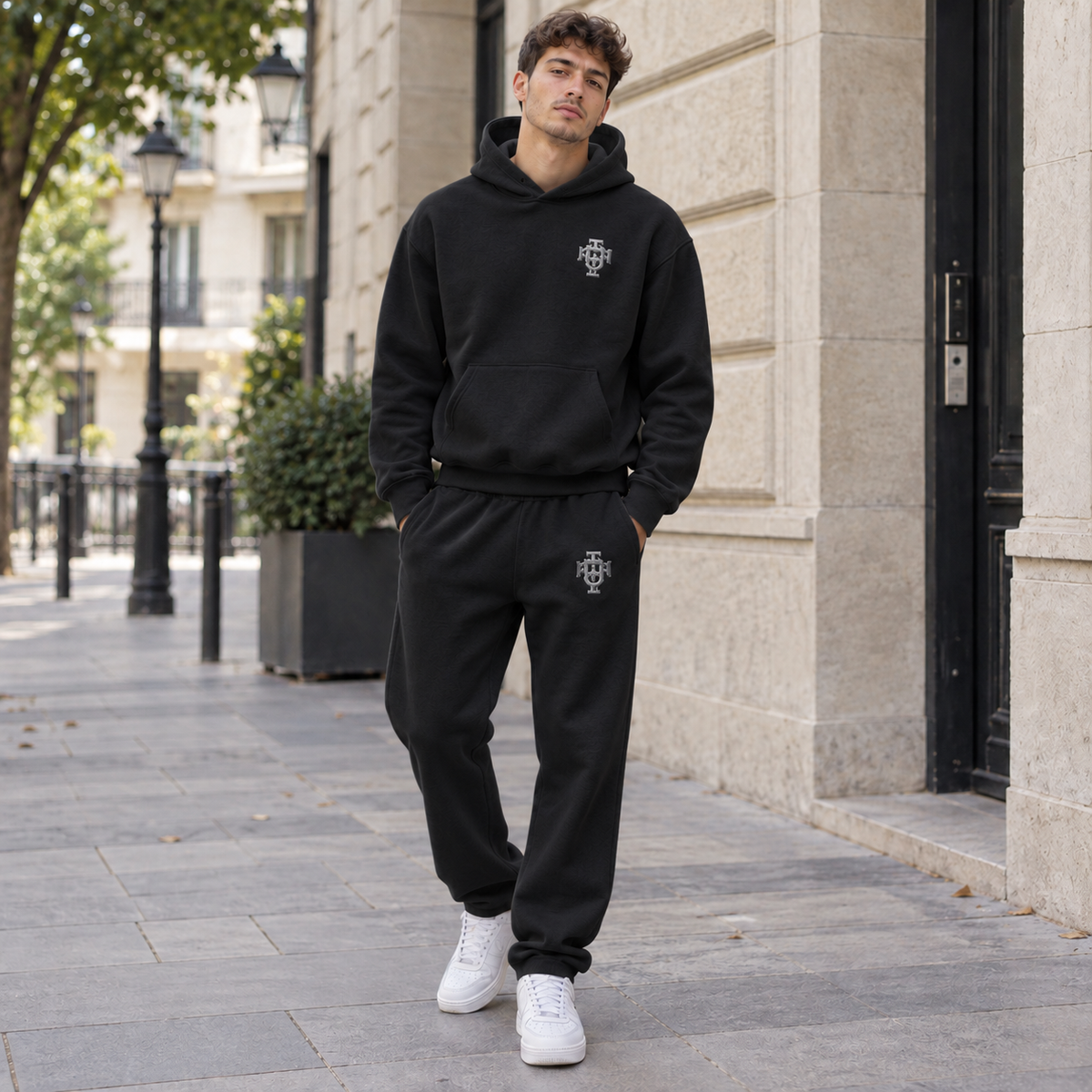 Survêtement homme à coupe décontractée et design minimaliste
