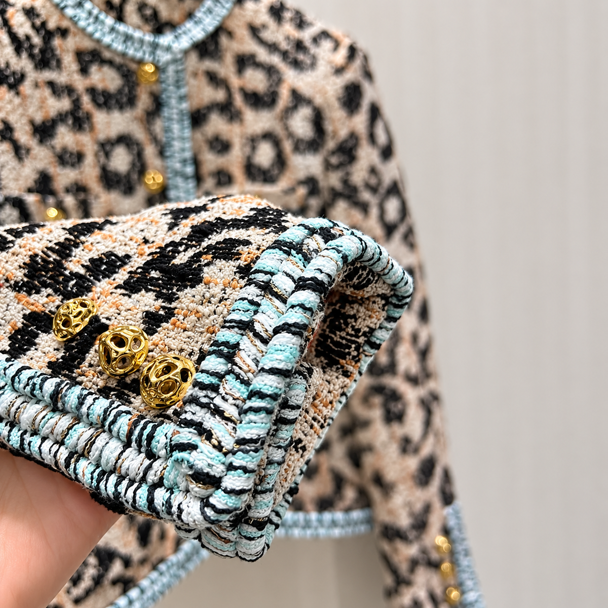 Veste Femme | Imprimé Léopard, Col Rond | Boutons Décoratifs, Chic