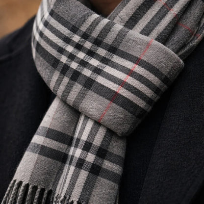 Écharpe homme carreaux britanniques avec franges, motif tartan liseré rouge