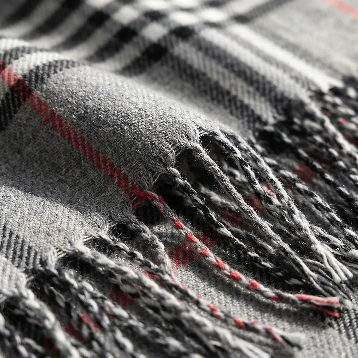 Écharpe homme carreaux britanniques avec franges, motif tartan liseré rouge