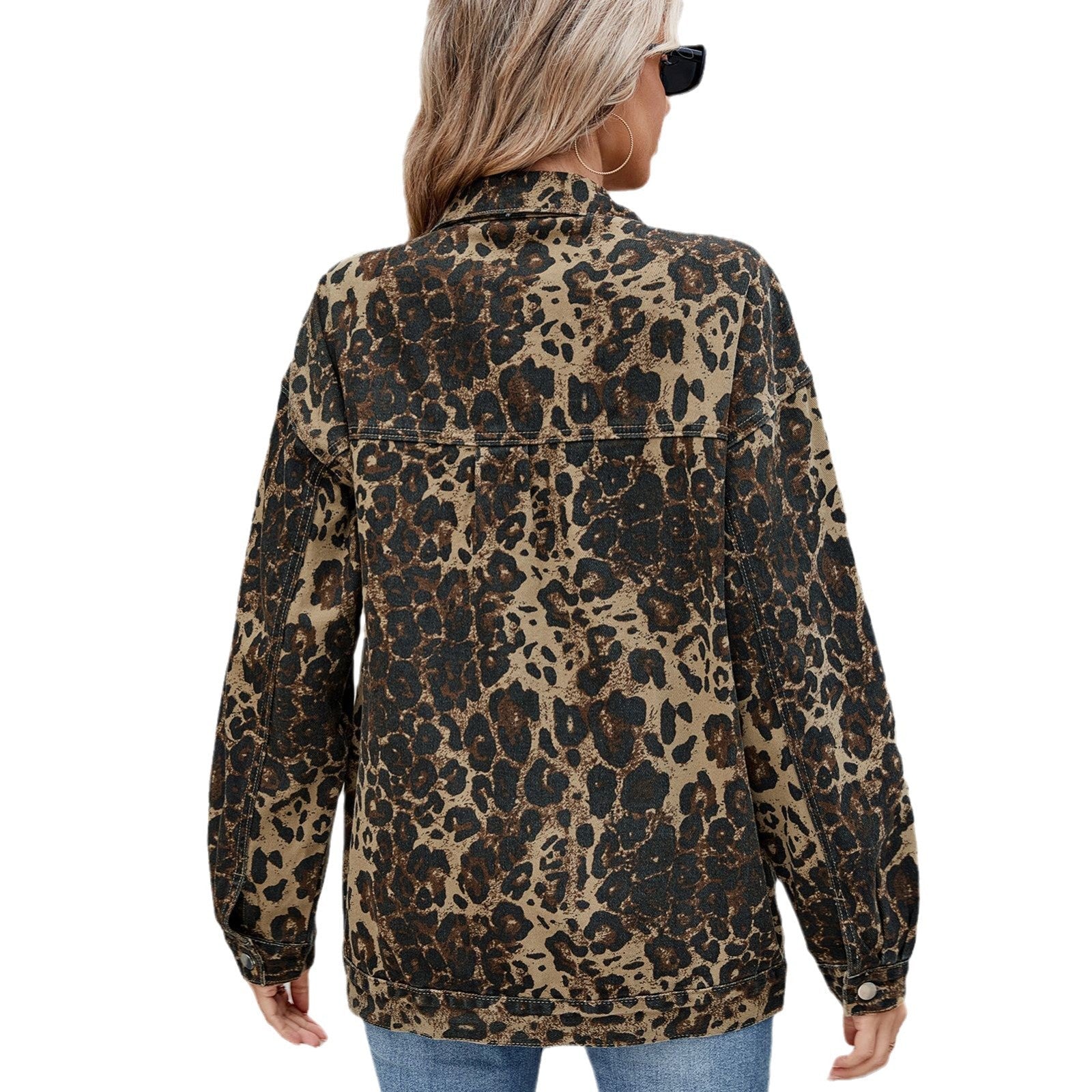Veste en denim pour dames avec un motif léopard stylé et des poches pratiques Chic und Stil-Jeans Outfit-PARIS FEMME